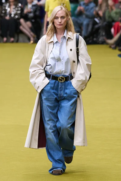 Look 11